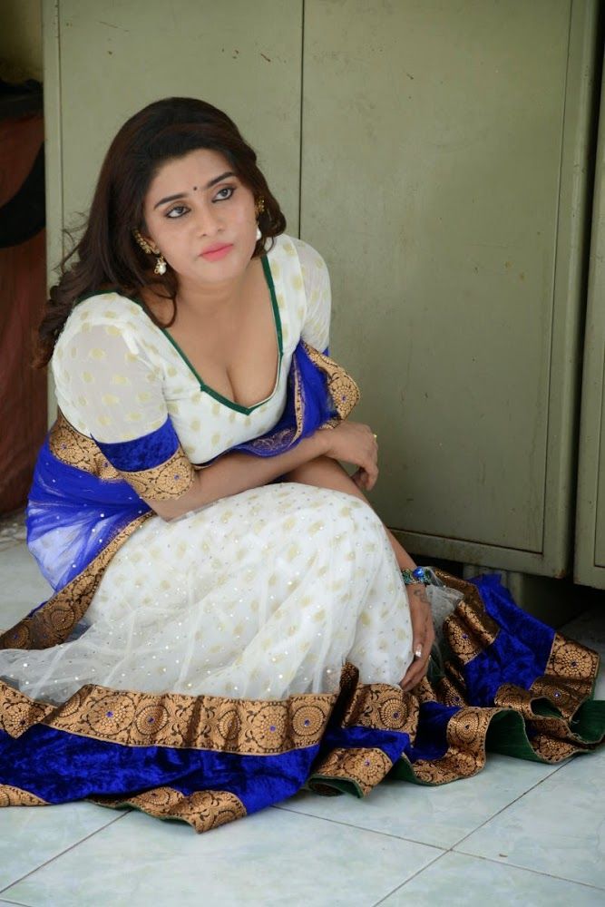 Telugu Actress Harini Navel & Cleavage Show Stills