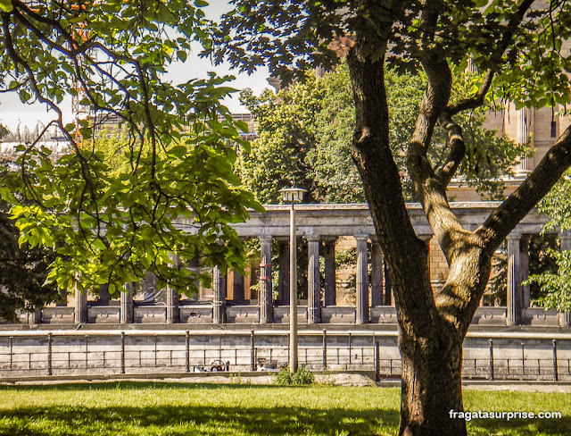 O Lustgarten e a colunata do Altes Museum, em Berlim