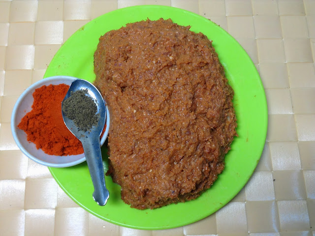 Corned beef mixed with pepper and chili powder