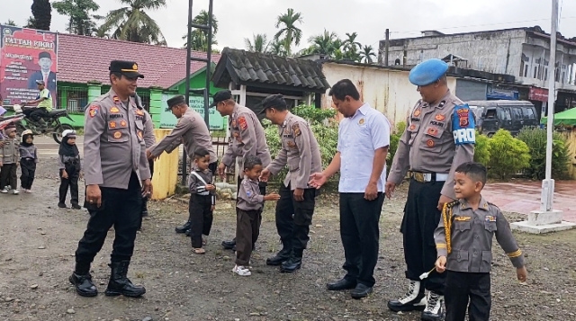 Keceriaan Anak PAUD Pelangi Saat Kunjungi Polsek Serbajadi Polres Aceh Timur