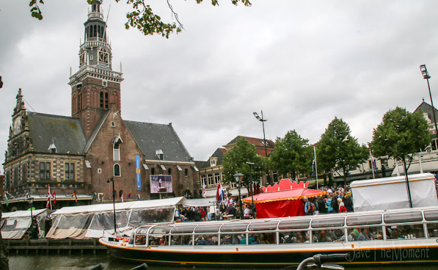 Gracht mit Schiff in Alkmaar