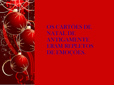 A imagem ao lado esquerdo com bolas de enfeites natalinos e ao meio,  fundo vermelho e caracteres em vermelho diz: os cartões de natal de antigamente eram repletos de emoções.