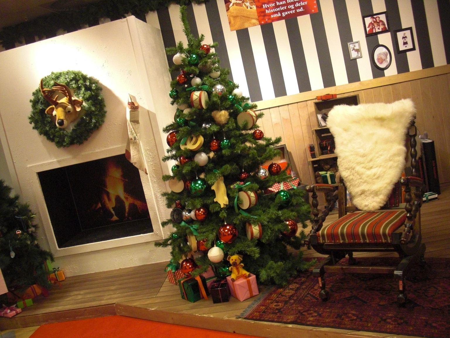 Hoshiikamo Times Scandinavian Stories 北欧のクリスマスツリー Scandinavian Christmas Tree