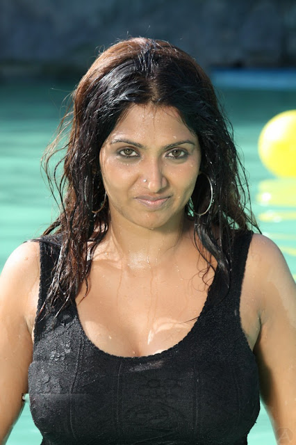 Bhuvaneswari spicy images