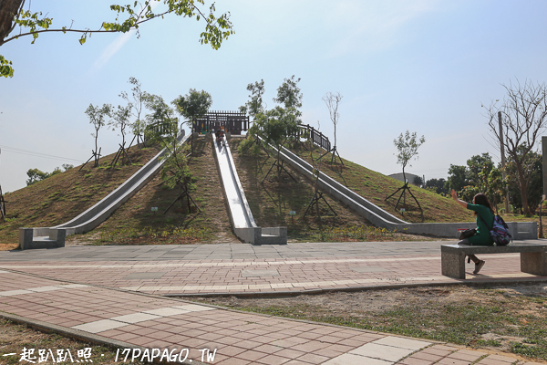 《台中．大雅》潭雅神綠園道中科公園3條22公尺長磨石子溜滑梯，大人小孩都愛玩