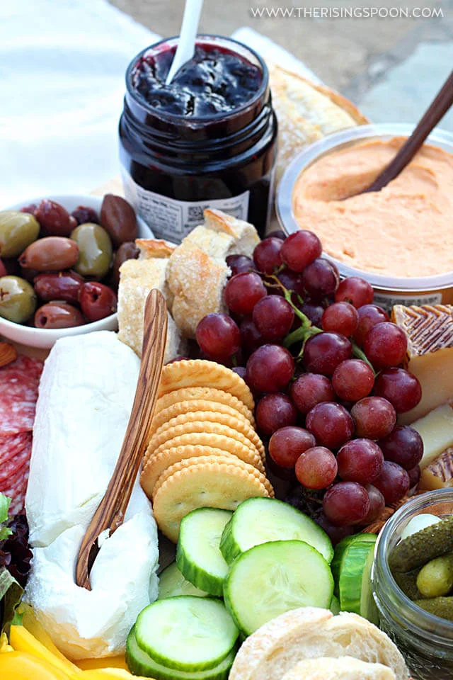 Easy Charcuterie Board Ideas Using Seasonal Ingredients