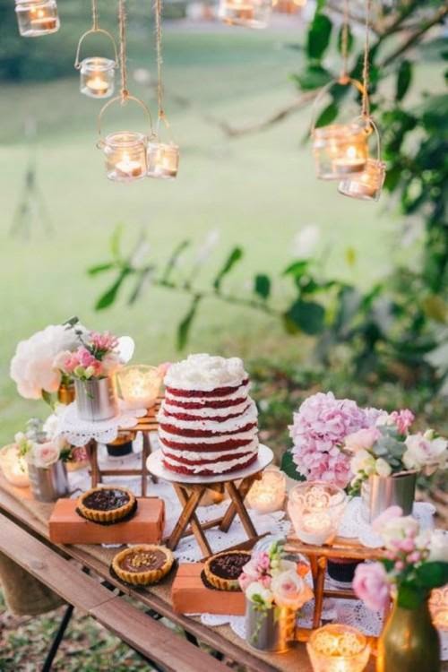 http://de.weddbook.com/entry/2166379/30-rustic-inspired-food-display-ideas-with-tastiest-desserts-weddingomania