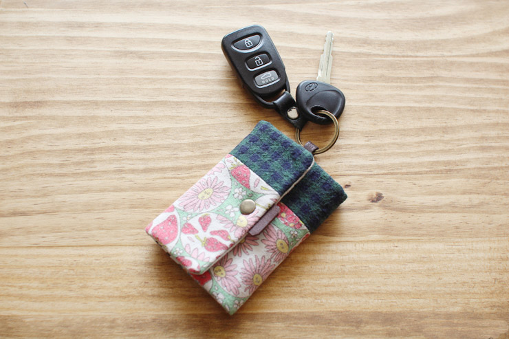 Card Holder Key Chain Tutorial DIY step-by-step in Pictures.