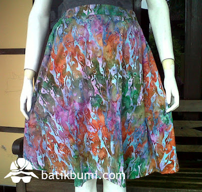 Rok batik motif ikan lumba-lumba