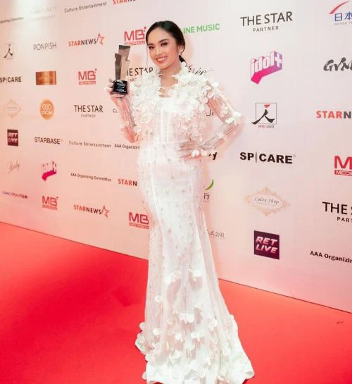 Bangga! Lyodra Sabet Penghargaan Asian Celebrity Awards di Ajang Asia Artist Awards 2022