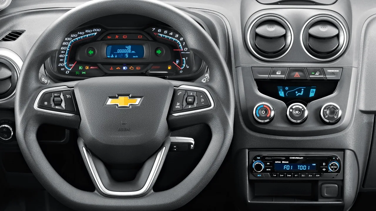 Chevrolet Montana LS 2015 - interior