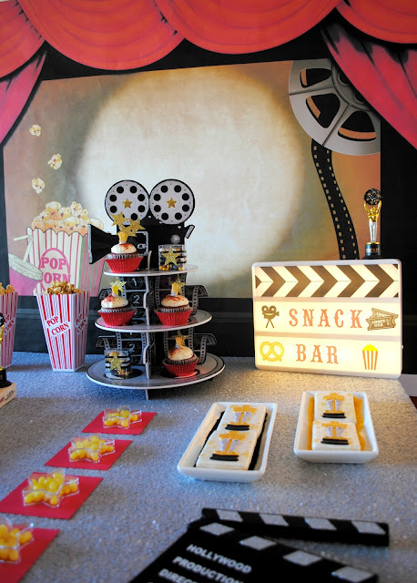 Throw a snack bar movie themed Oscar party. Inspiration found at www.fizzyparty.com 