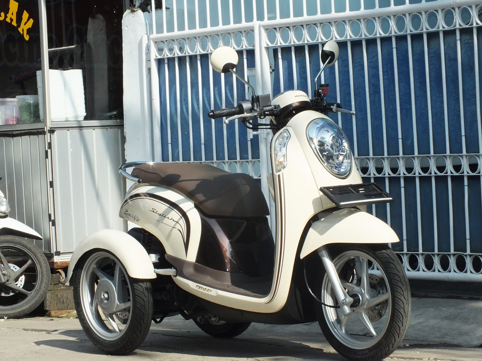 Oracle Modification Concept HONDA SCOOPY FI Modifikasi Roda 3