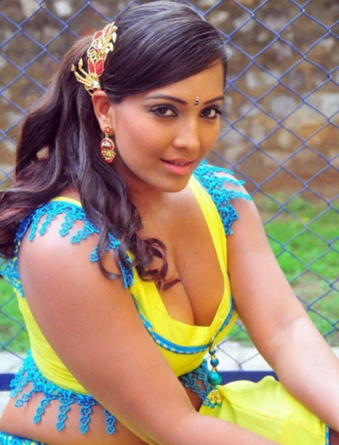 meghna naidu massive cleavage