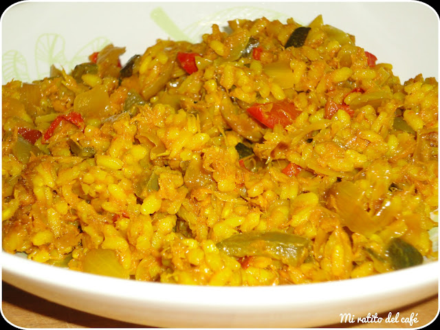 Arroz con verduras y atún