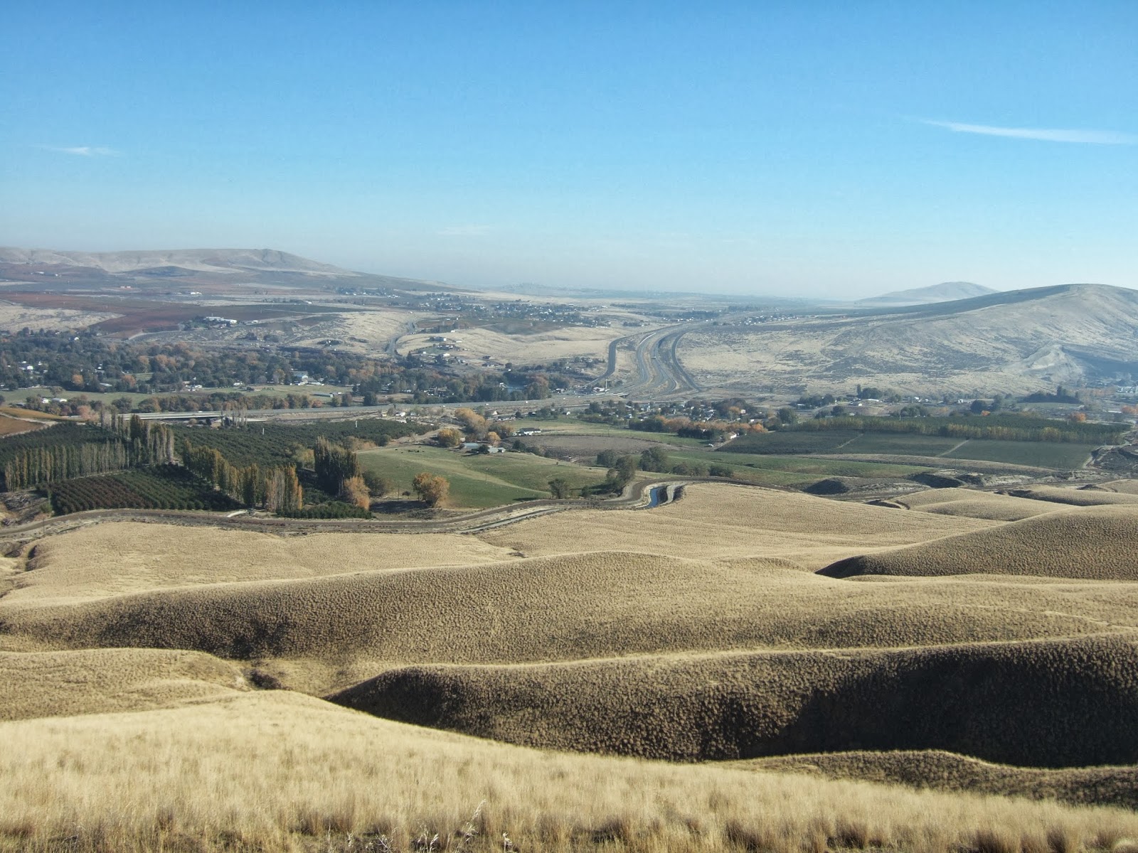 View of the lower Yakima River valley from the Horse Heaven Hills
