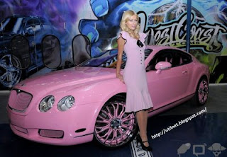 Paris Hilton - carro de luxo cor de rosa - foto2