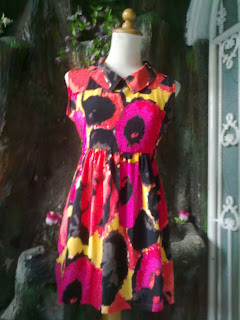  Dresses dengan motif zig zag dengan model babydoll dan lengan sayap yang dineci MODEL BAJU DRESS SATIN BABYDOLL 