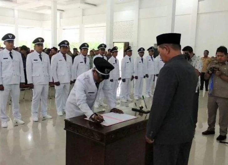 Prosesi pelantikan kades serentak di pendopo bupati KKU, 16 Desember 2022 (Prokopim-muzahidin)