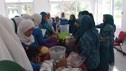Praktikan Pembuatan Ecoenzym PKK Kecamatan Carenang Diapresiasi Ketua DPRD Kabupaten Serang