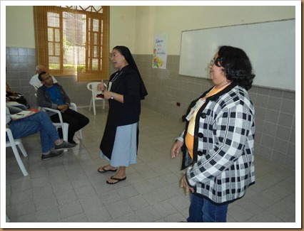 Ir. Juliana e Miraci expondo a experiência da Diocese