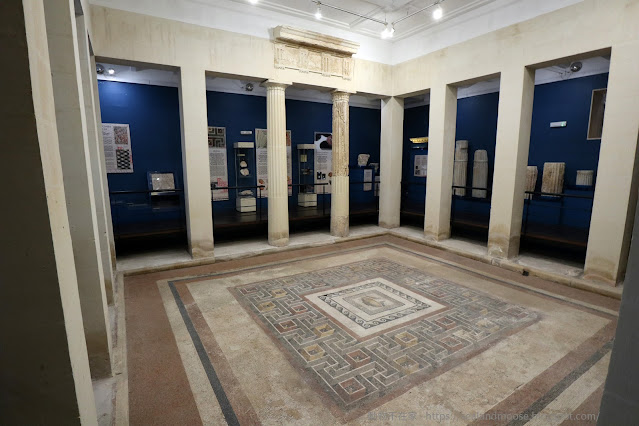 Domvs Romana 迴廊與馬賽克地磚
