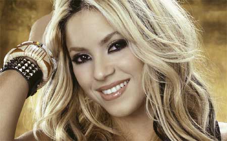 CANTAUTORA COLOMBIANA SHAKIRA VIAJA HAITI DESDE REPUBLICA DOMINICANA PARA DONAR 800 MIL DOLARES PARA CONSTRUIR ESCUELA EN ESE PAIS