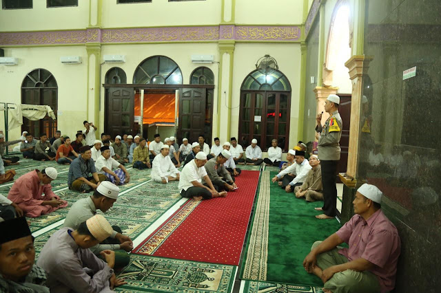    Memakmurkan Masjid, Kapolrestabes Medan Gelar Giat Subuh Berjamaah