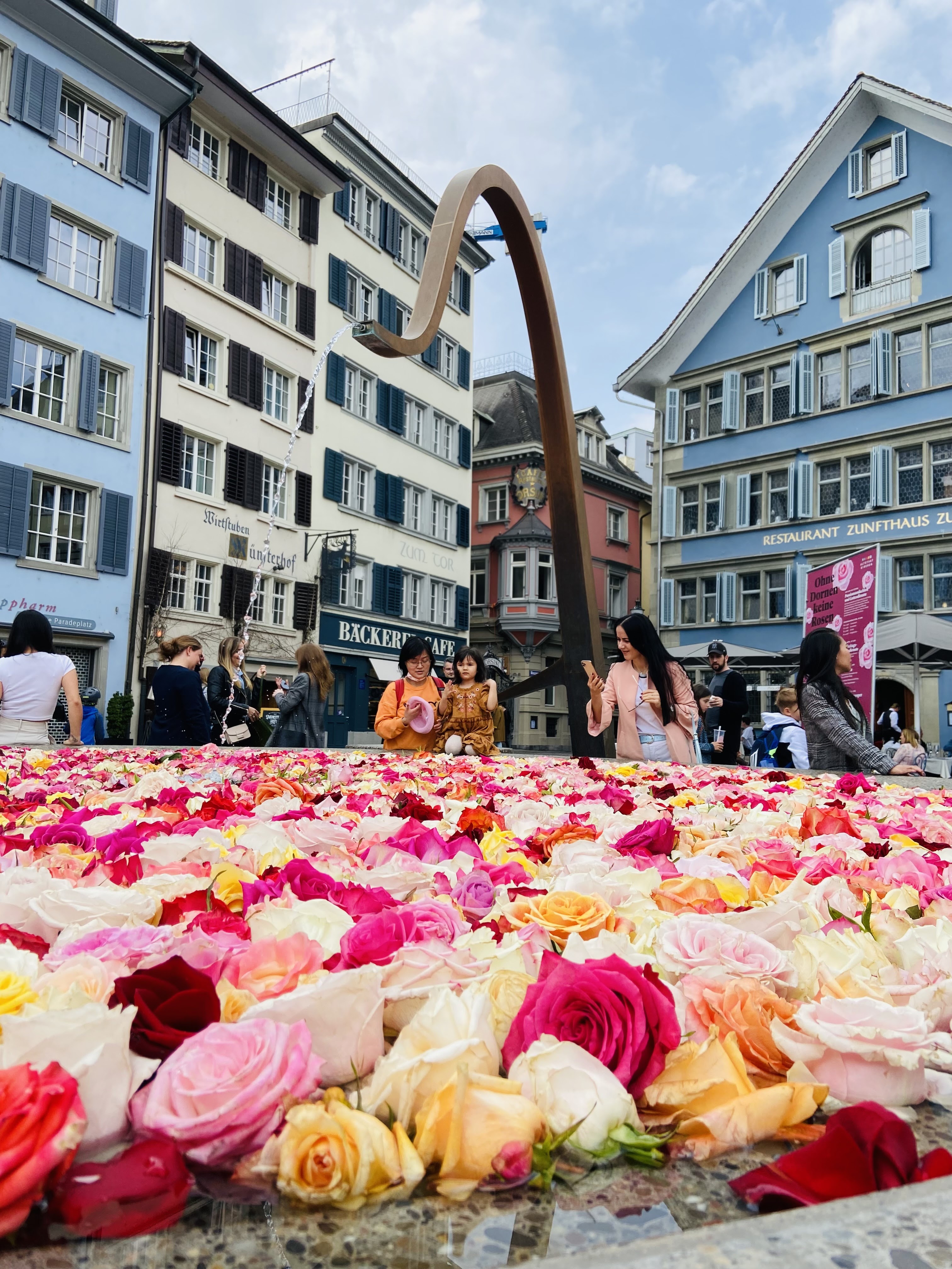 ζυρίχη ελβετία πάσχα λουλούδια συντριβάνια τριαντάφυλλα κέντρο πέτρος εκδρομή