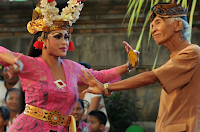 http://senbudi.blogspot.com/2015/11/joged-bumbung-kontroversial-budaya-bali.html