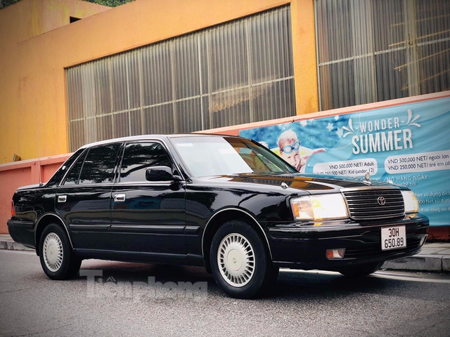 Toyota Crown đời 1998 rao bán giá 1,5 tỷ đồng ở Hà Nội - Ảnh 2.