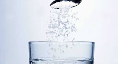 محلول بسيط من المياه المالحة يمكن أن يساعد في تقليل اعراض الإصابة بالكورونا