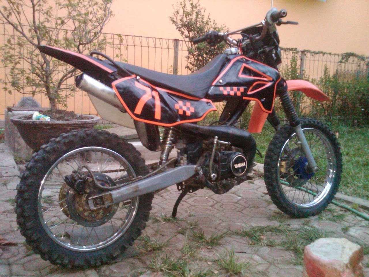 Modifikasi F One Zr