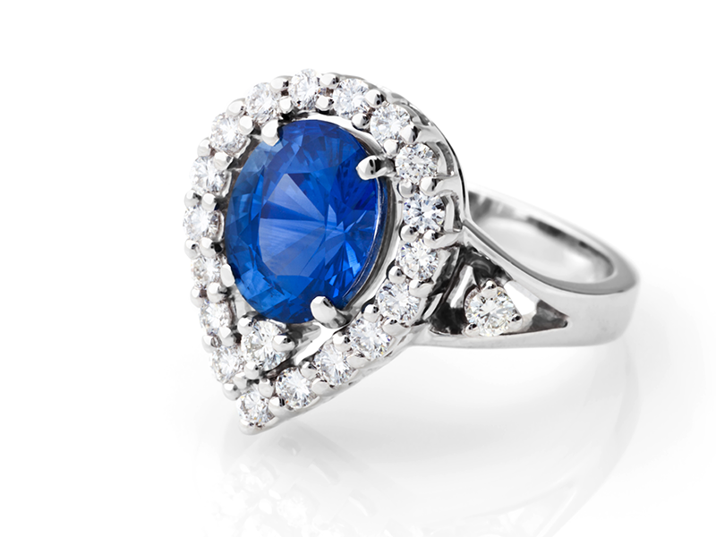 Sapphire ring: when to give and what it means