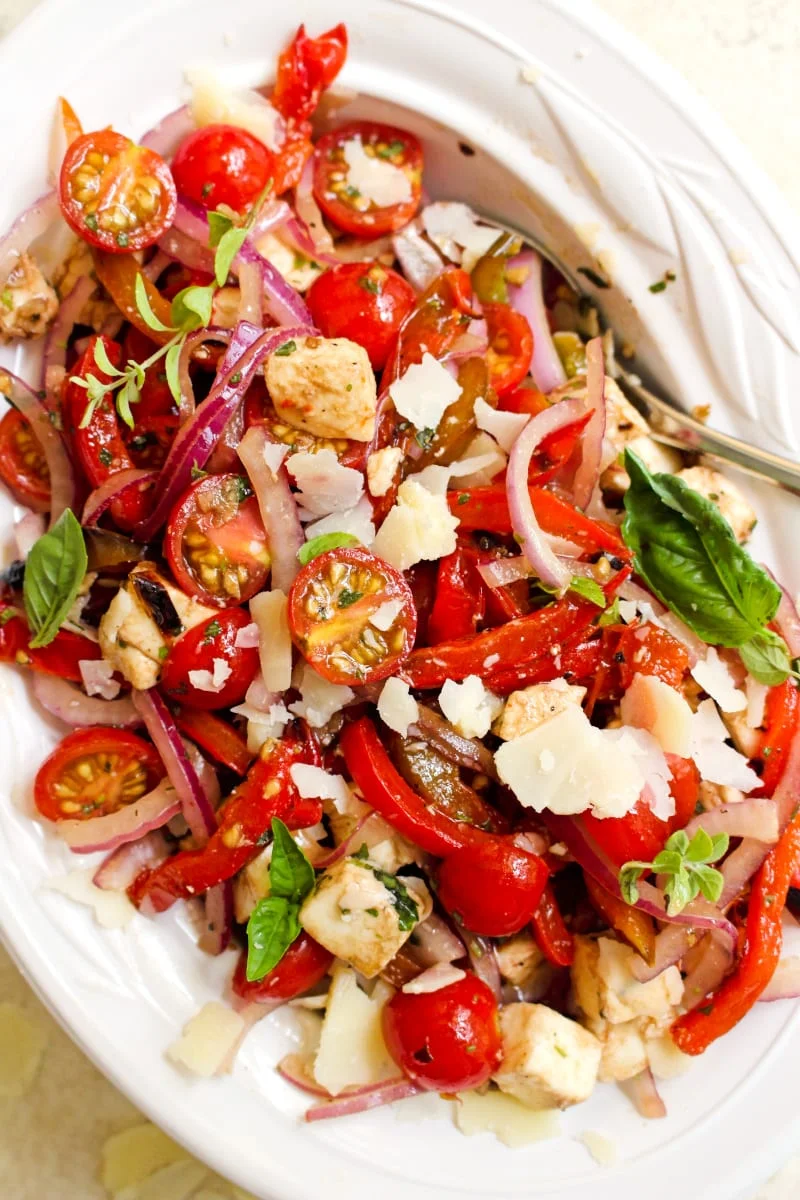 This Grilled Bell Pepper, Tomato, and Mozzarella Salad is bursting with summer flavors! It's the perfect fresh side dish to serve at a cookout. #sidedish #salad