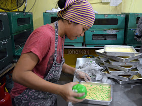 Kek-Lapis-Sarawak-One-Food-and-Cake-House-Pandan-City-Johor-Bahru