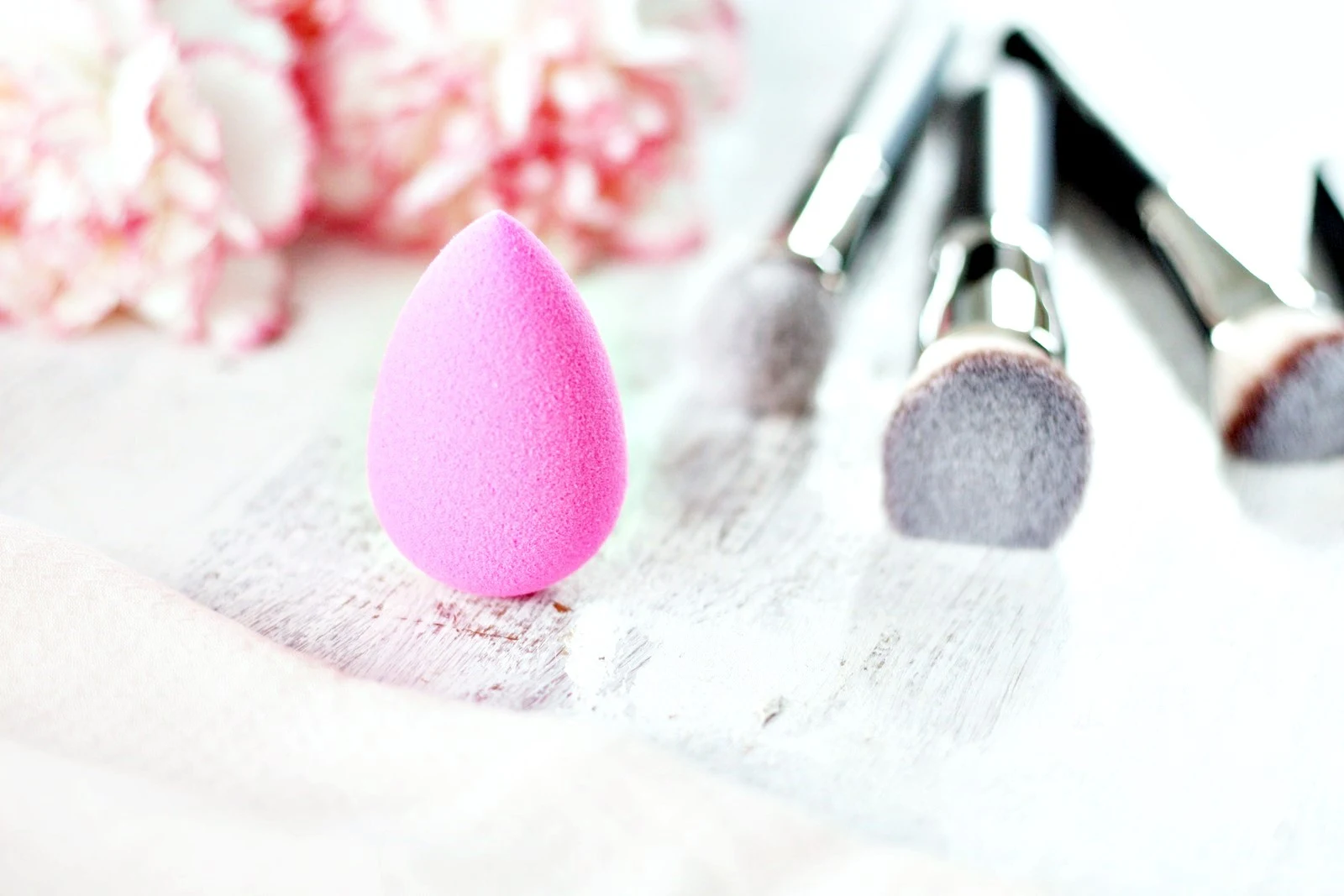 BeautyBlender czy pędzel Hakuro H50?