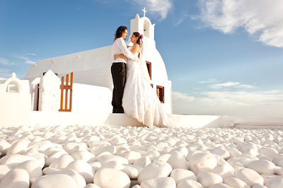 http://www.studiokristo.com/honeymoon-photography/santorini-turkish-couple-photo-session/