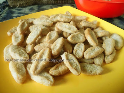  Kreasi makanan ringan bagus kering goreng renyah yang sederhana dari materi dasar gabungan tepung Resep Biji Ketapang Pakai Kelapa Gurih dan Renyah