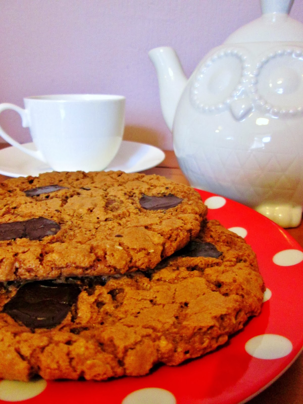 http://themessykitchenuk.blogspot.co.uk/2014/01/luxury-giant-chocolate-oat-cookies.html