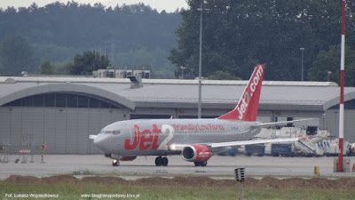 Boeing 737-377 Jet2.com no G-CELA