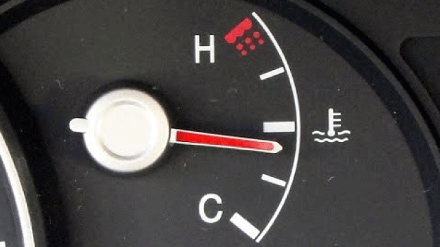 ما هي مؤشرات ارتفاع درجة حرارة محرك السيارة؟