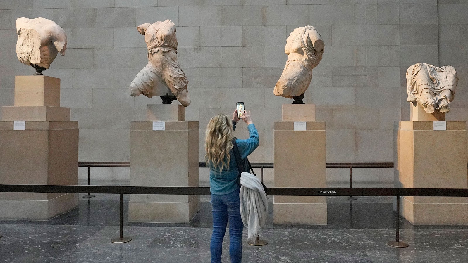 Μενδώνη σε Guardian: Εκ περιτροπής εκθέσεις με ελληνικούς θησαυρούς στο Βρετανικό Μουσείο, αν επιστρέψουν τα Γλυπτά