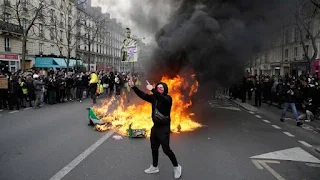 A "dead end" Clashes between security forces and protesters against amending the retirement system in France The tenth day of demonstrations against the amendment of the French pension system witnessed clashes between the police and hundreds of protesters, coinciding with the deadlock between the Macron government and the unions. And the Minister of the Interior announced the deployment of "13,000 policemen, including 5,500 in Paris," in "unprecedented" reinforcements.  The tenth day of demonstrations against pension reform in France, on Tuesday, witnessed clashes between the police and hundreds of protesters, in light of the escalation of tension in the country, with the dialogue between the government of President Emmanuel Macron and the unions reaching a dead end.  In Paris, the security forces intervened to disperse a group of vandals after they stormed a grocery store and set fire to a garbage container before the main protest march reached La Nation square, according to Agence France-Presse correspondents. Police said they arrested 22 people.   The Paris police headquarters stated that the security forces fired tear gas to "disperse the demonstration" and allow "the fire brigade to intervene" and "facilitate the progress of the march".  Demonstrators clashed with security forces on Tuesday afternoon in the city of Nantes (west), where they set fire to a bank branch and targeted the administrative court, as well as in the city of Rennes (west), where vandalism took place.  Protests against the amendment proposed by French President Emmanuel Macron, which specifically provides for raising the retirement age from 62 to 64 years, have worsened since the government adopted the text without a vote in the General Assembly, while motions of no confidence did not lead to the overthrow of the government.  Since then, the demonstrations have witnessed increasing violence, during which police and gendarmerie personnel and rioters were injured, as well as demonstrators and public buildings were burned.  On Tuesday, Interior Minister Gerald Darmanin announced the deployment of "13,000 police officers, including 5,500 in Paris," in "unprecedented" reinforcements.  Security forces faced mobilization that decreased by 20 to 40 percent, according to cities. In the capital, the CGT union announced the participation of 450,000 demonstrators, compared to 800,000 on March 23. For its part, the police said that about 740,000 demonstrators took to the streets in France on Tuesday, including 93,000 in Paris.   Government spokesman Olivier Ferrand confirmed on Tuesday that the government is "a bulwark against illegal violence", rejecting the union's proposal to resort to "mediation".  And the unions called on Tuesday evening for the 11th day of "strike and demonstrations" Thursday, April 6, throughout the country.  "We have the impression that no matter what we do, nothing changes," said Suzanne, a 21-year-old student who spoke to AFP in Lyon (center-east).  "They push us to the limits, but they will not succeed in breaking our resolve," she added.  The roadblocks, strikes and demonstrations for several days caused disruptions in fuel supplies in some French regions and on some roads and logistics depots.  Waste collectors strike suspended  Demonstrators disrupted train traffic at Gare de Lyon station in Paris, and on Tuesday the General Directorate of Civil Aviation asked airlines to cancel some of their flights Thursday and Friday, especially at Paris-Orly Airport, due to the air traffic controllers' strike.   More than 15% of petrol stations in France ran out of fuel or diesel on Monday.  In Paris, the Eiffel Tower and the Palace of Versailles were closed due to the strike action.  Thousands of tons of rubbish are piled up in the streets of the capital, after more than three weeks of an open-ended strike by waste collectors.  However, the waste collection workers' unions announced the "suspension" of their strike, as of Wednesday.  Bad or good?  In a survey conducted by the Odoxa Group, only 30% of respondents consider Macron a "good" president, down by six percentage points in a month, while 70% of respondents view him negatively.  Despite the government's firm stance on reform, it stresses its desire for "calm down".  Prime Minister Elizabeth Bourne has begun a wide-ranging series of consultations over three weeks with MPs, political parties, local officials and social partners if they so choose.  But the unions, who have warned of the protests turning into an out-of-control social movement, do not intend to back down.  On Tuesday, the secretary general of the reformist CFDT trade union, Laurent Berger, called on the government to establish a "mediation" in order to "find a way out".  And the Secretary-General of the "CGT" union, Philippe Martinez, announced that the unions "will send a letter to the President of the Republic" to ask him again to "suspend his project," while some left-wing opponents, including the leader of the Communist Party, Fabien Roussel, accuse the French president of "betting on his fading." social movement.  No mediation needed  The French government spokesman said, "There is no need for mediation," considering that the fate of reform is in the hands of the Constitutional Council.  A parliamentary source indicated that the National Assembly will hear in the coming days from Interior Minister Gerald Darmanan on the "management of maintaining order."      A new draft law in Germany to attract skilled foreign workers Know the details Germany's interior and labor ministers have introduced a new bill to attract skilled foreign workers, by improving control over their entry into the country and easing some restrictions. The new law includes 3 tracks, all of which guarantee more flexibility for labor migration.  Two German ministers on Wednesday presented a new bill to attract skilled foreign workers, by improving control over their entry into the country and easing some restrictions.  Interior Minister Nancy Weser and Labor Minister Hubertus Heil said at a press conference in the capital, Berlin, that the new law includes 3 tracks, all of which guarantee more flexibility.  They said that the first path is related to university degrees, as any holder of a recognized academic degree in Germany will be able to practice any job in the future.  They noted that the "EU Blue Card" work permit would be available to more professionals with a university degree.  As for the second track, it relates to professional experience, and they added: "Emigration should be facilitated for skilled workers who have at least two years of professional experience, and have qualifications recognized by their country of origin."  The two ministers noted that it was "no longer necessary" to recognize professional qualifications in Germany.  In the context, the draft law stipulates that the third track includes the introduction of the so-called “opportunity card” on the basis of a points system, as qualifications and knowledge of the German and English languages, in addition to professional experience, are evaluated.  Points will also be calculated according to the qualifications person having relations with Germany, the possibility of marriage and the partner moving to the country.  This path will also allow people to work up to 20 hours a week while looking for a job.  "We are finally seizing the opportunity to put in place a modern immigration law. We will ensure that we bring skilled workers into the country that our economy has been in dire need of for years," the Home Secretary continued at the press conference.  For a long time, German companies have had great difficulties finding qualified specialists.  The number of vacancies reached about 1.98 million in 2022, the highest rate ever observed in Germany.  The shortage of skilled labor affects companies in a large number of sectors and regions, particularly in health and care, child care, information technology sector and many other productive and service professions.