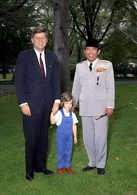 Foto Berwarna Dari Bung Karno yang Langka