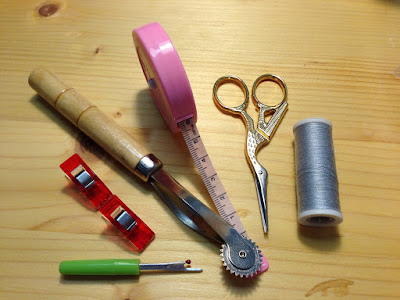 How to Pack a Handy Sewing Kit