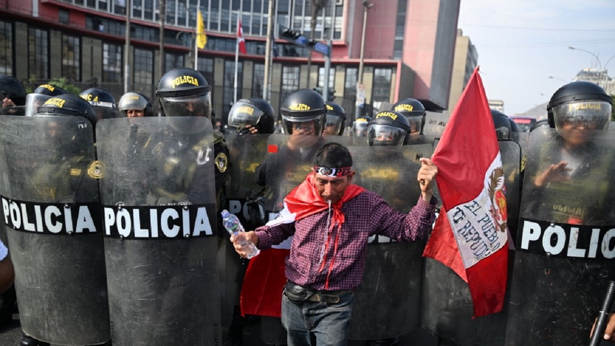 Perú extiende estado de emergencia a tres departamentos por las fuertes protestas