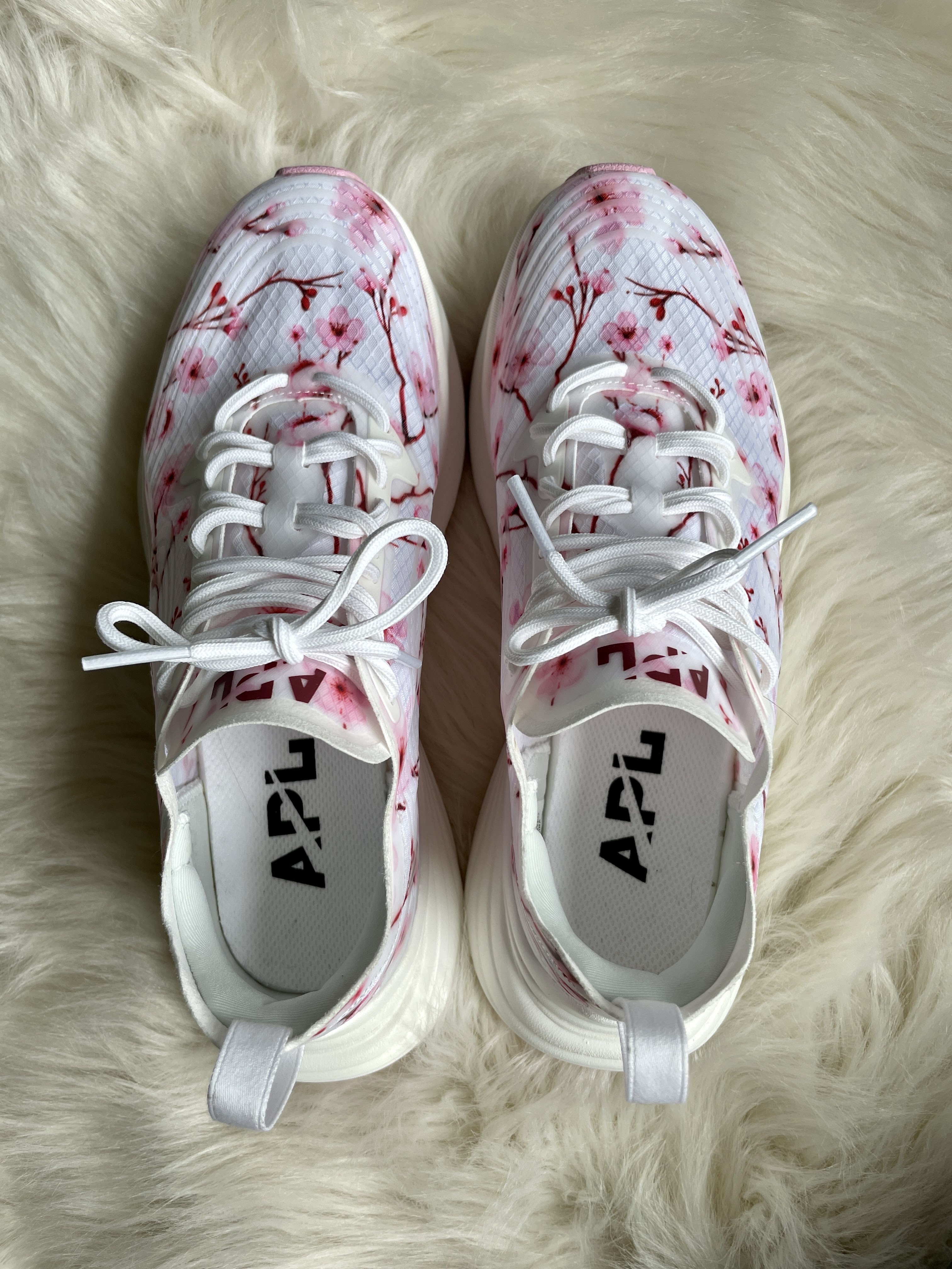 Review! APL Streamline Running Shoe White Cherry Blossom