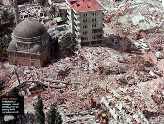 masjid golcuk yang tetap kokoh saat dihantam gempa bumi