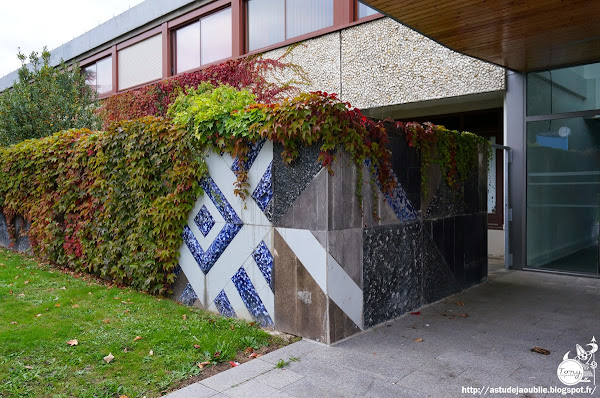 Nantes - Faculté de sciences - La Lombarderie  Architectes: Louis Arretche, Georges Tourry, Yves Liberge  mosaïque: Yves Trévédy  Projet / Construction: 1959 - 1967 